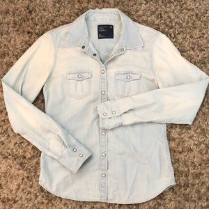 AEO Faded Western Chambray Shirt